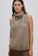 Hlaða mynd inn í gallerískoðara, Aifa Superlight halter top I Mushroom