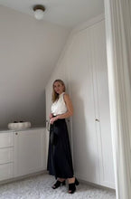 Load image into Gallery viewer, Savannah Skirt – Black