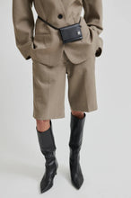 Hlaða mynd inn í gallerískoðara, Levelup Tailored Shorts