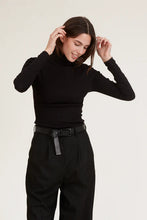 Hlaða mynd inn í gallerískoðara, Ludmilla háháls