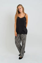 Hlaða mynd inn í gallerískoðara, VianeLL Top