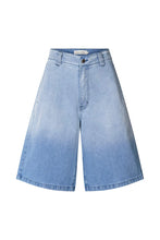 Hlaða mynd inn í gallerískoðara, Light Denim Wide Shorts Raha