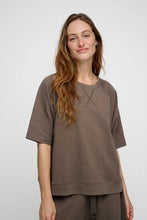 Hlaða mynd inn í gallerískoðara, Aura Tee Stone Brown