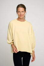 Hlaða mynd inn í gallerískoðara, Mantra Sweat Yellow