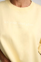 Hlaða mynd inn í gallerískoðara, Mantra Sweat Yellow