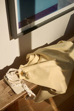 Hlaða mynd inn í gallerískoðara, Mantra Sweat Yellow
