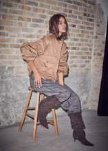 Load image into Gallery viewer, HAUTE L'AMITIÉ - Bailey Zipper Bomber
