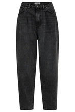 Load image into Gallery viewer, Vika Pleat Jeans Black
