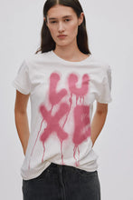 Load image into Gallery viewer, Luxe t shirt Ambla Pink

