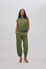 Load image into Gallery viewer, Papery Angle Seam Pants Shadow
