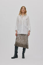 Load image into Gallery viewer, Susan Twist Cuff Shirt White
