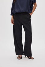Load image into Gallery viewer, Thalia Smooth Tailoring Pants Black
