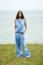 Load image into Gallery viewer, Light Denim Wide Leg Pant Lane
