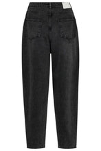 Load image into Gallery viewer, Vika Pleat Jeans Black
