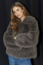 Hlaða mynd inn í gallerískoðara, Kittycc Furry Jacket Walnut
