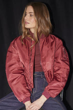 Hlaða mynd inn í gallerískoðara, Libbycc Bomber Jacket Winered
