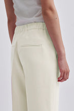 Hlaða mynd inn í gallerískoðara, Evie Classic Trousers
