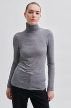 Hlaða mynd inn í gallerískoðara, Matima T Neck Tee Grey Melange
