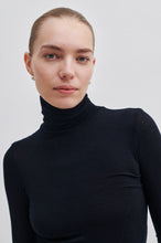 Hlaða mynd inn í gallerískoðara, Matima T Neck Tee Black
