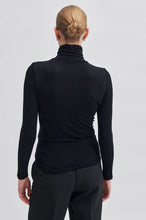 Hlaða mynd inn í gallerískoðara, Matima T Neck Tee Black

