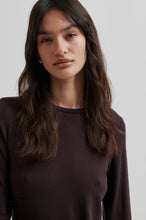 Load image into Gallery viewer, Matima O Neck Tee Chocolate Plum
