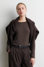 Hlaða mynd inn í gallerískoðara, Matima O Neck Dark Brown

