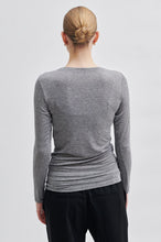 Hlaða mynd inn í gallerískoðara, Matima O Neck Tee Grey Melange
