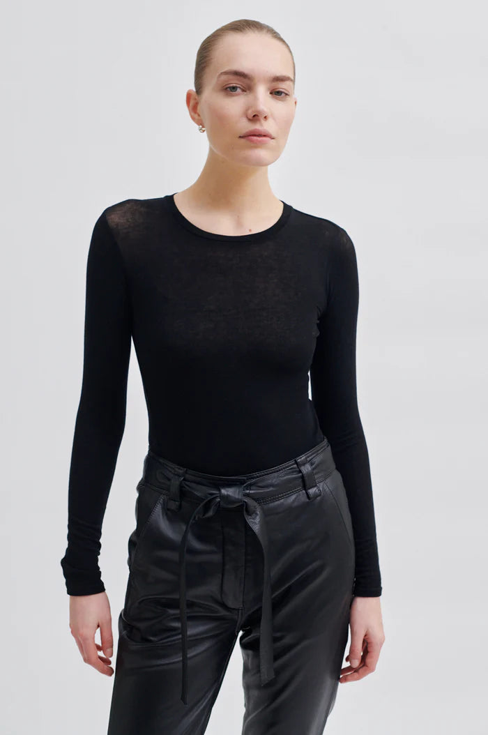 Matima O Neck Tee Black