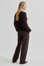 Load image into Gallery viewer, Fique Classic Trousers Chocolate Plum
