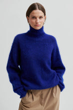 Load image into Gallery viewer, Ina Knit T-Neck Mazarine Blue
