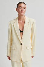 Load image into Gallery viewer, Lino New Fit Blazer Creme
