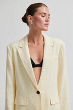 Load image into Gallery viewer, Lino New Fit Blazer Creme
