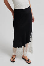 Load image into Gallery viewer, Wila Skirt Black
