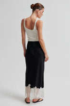 Load image into Gallery viewer, Wila Skirt Black
