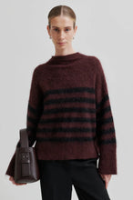 Load image into Gallery viewer, Ovalana Knit T Neck
