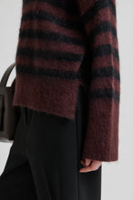 Load image into Gallery viewer, Ovalana Knit T Neck
