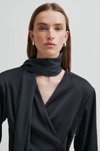 Load image into Gallery viewer, Satine Scarf
