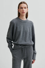 Load image into Gallery viewer, Calm Knit O Neck Grey Melange
