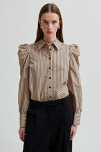 Hlaða mynd inn í gallerískoðara, Serina Slim Shirt Camel
