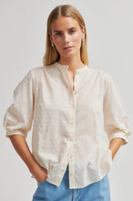Hlaða mynd inn í gallerískoðara, Celiva Shirt Eggnog
