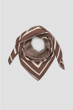 Hlaða mynd inn í gallerískoðara, Isora Monogram Scarf Carafe
