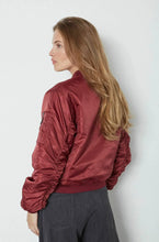 Hlaða mynd inn í gallerískoðara, Libbycc Bomber Jacket Winered
