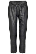 Load image into Gallery viewer, Shiloh crop leather pant - Black
