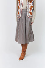 Load image into Gallery viewer, AkaneLL Midi Skirt Beige
