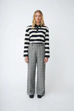 Hlaða mynd inn í gallerískoðara, Beacras Blouse Black White Stripe

