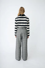 Hlaða mynd inn í gallerískoðara, Beacras Blouse Black White Stripe
