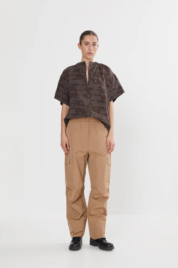 Weightless cargo pants