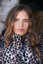 Load image into Gallery viewer, CamiCras Puffer jacket Leo

