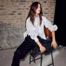 Hlaða mynd inn í gallerískoðara, Ori Button Deco Shirt White
