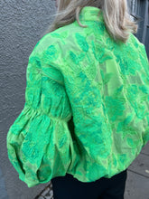 Hlaða mynd inn í gallerískoðara, Clipped jacquard shirt jacket Candie Viper Green
